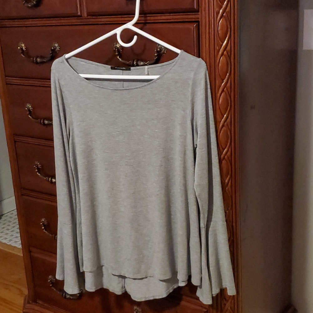 Super Soft Tahari Bell-sleeve top Size M